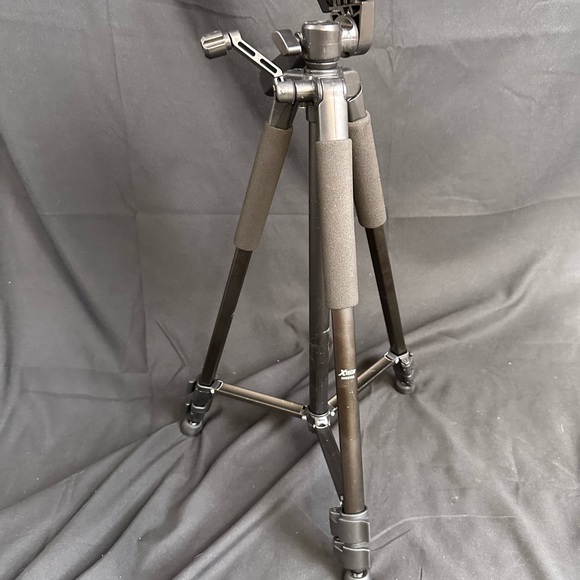 XTech Tripod - Picture 6 of 9